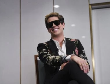 Milo Yiannopoulos: Του επιτέθηκαν ψηφοφόροι των «Δημοκρατικών» - «Απόβρασμα των Ναζί βγες έξω»